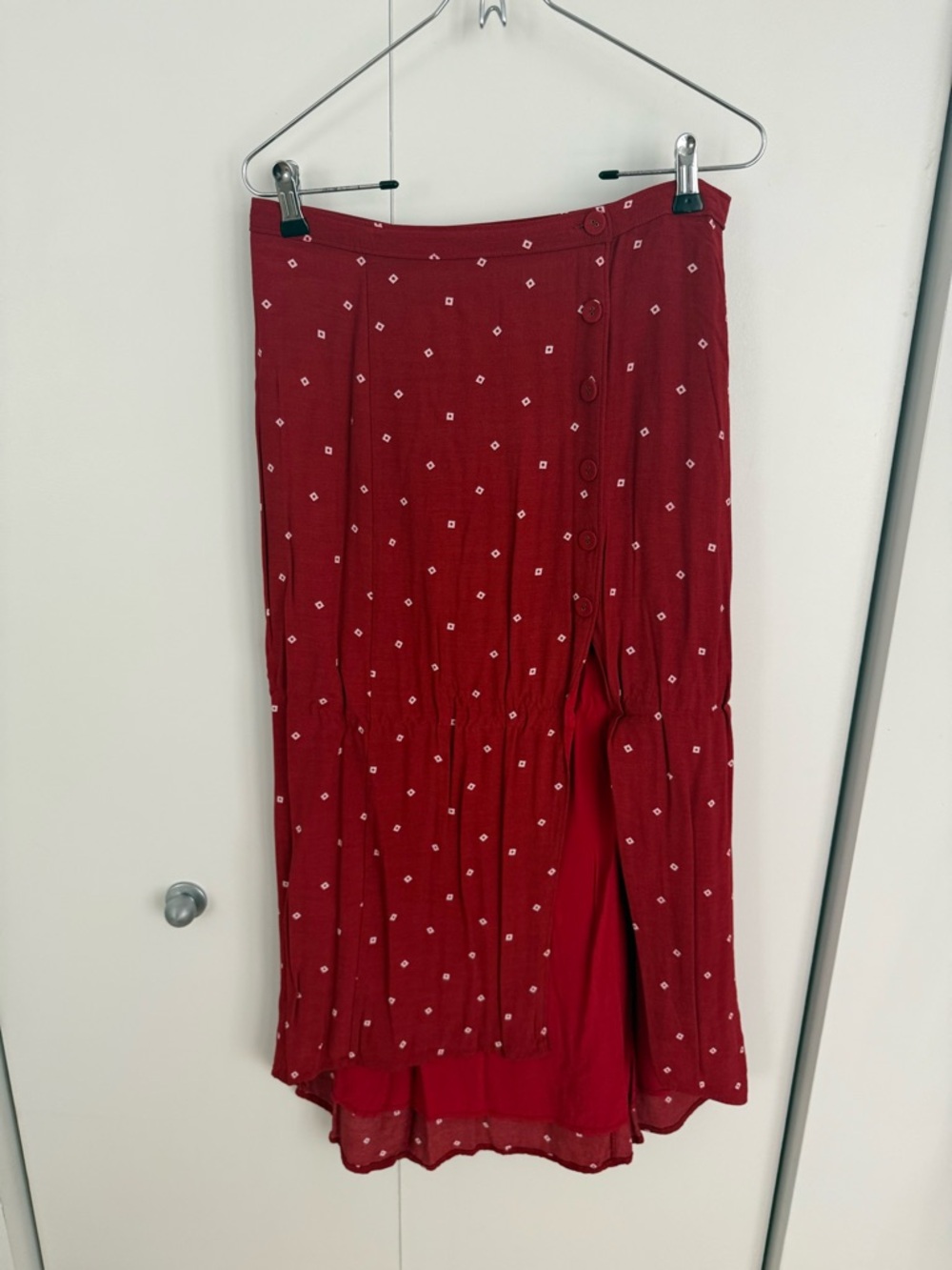 Abercrombie & Fitch Red Button-Front Midi Skirt with White Diamond Print